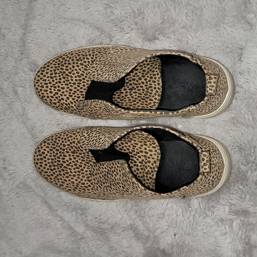 Universal Threads - Cheetah Shoes - Picture 6 of 6